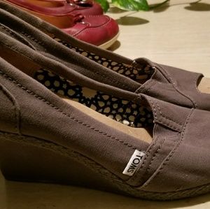 Tom's Size 9 wedges.